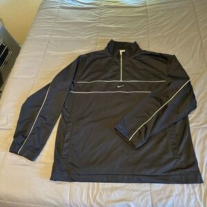 Vintage Nike Men's Black Sweatshirt